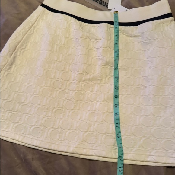 Guess mini skirt - Picture 4 of 8